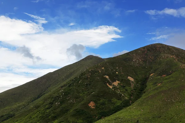 Dağ ve gökyüzü — Stok fotoğraf