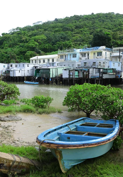 Рыбацкая деревня Тай О с домом на сваях в Гонконге — стоковое фото
