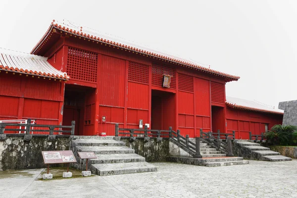 Shuri Castle ympäröivä rakennus — kuvapankkivalokuva