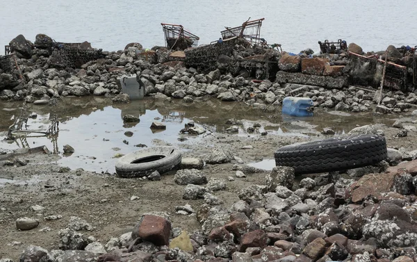 Śmieci na wybrzeżu — Zdjęcie stockowe