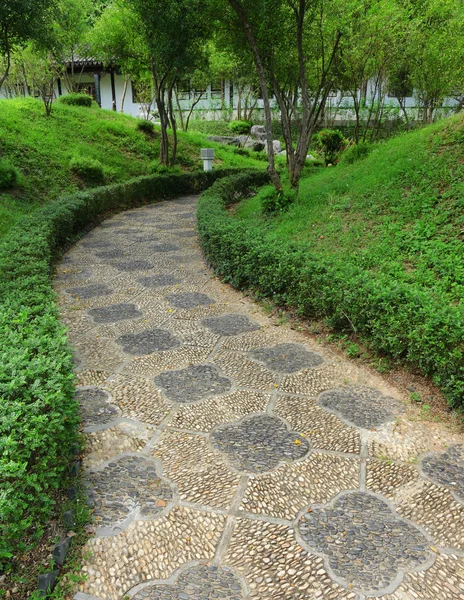 Путь в китайском саду — стоковое фото