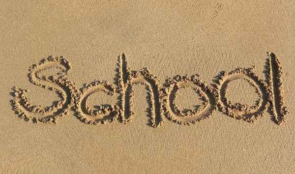 Skolan skriven på sand — Stockfoto