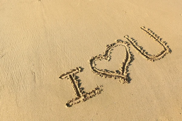 Kocham cię"rysunek na plaży — Zdjęcie stockowe
