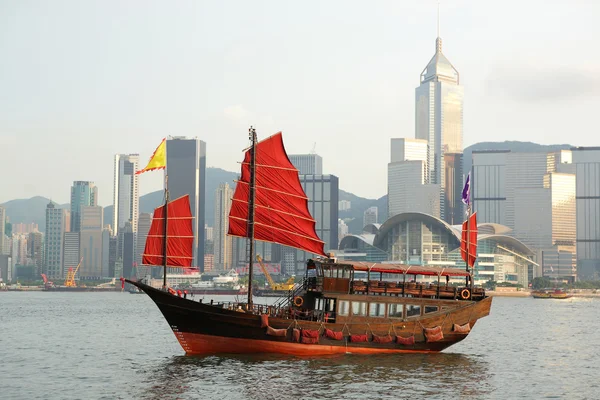 Junk boat in Hong Kong — стоковое фото