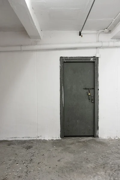 Old white interior with door — Stock Photo, Image