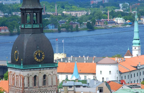 Riga, freundlich auf Stadt und Fluss — Stockfoto