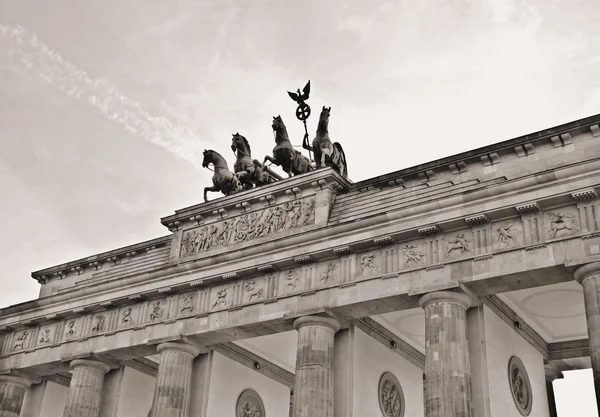 Brandenburg gate svart och vitt — Stockfoto