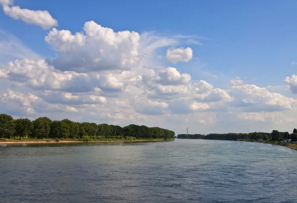 Vista del Rin desde el famoso puente de Nibelungen — Foto de Stock
