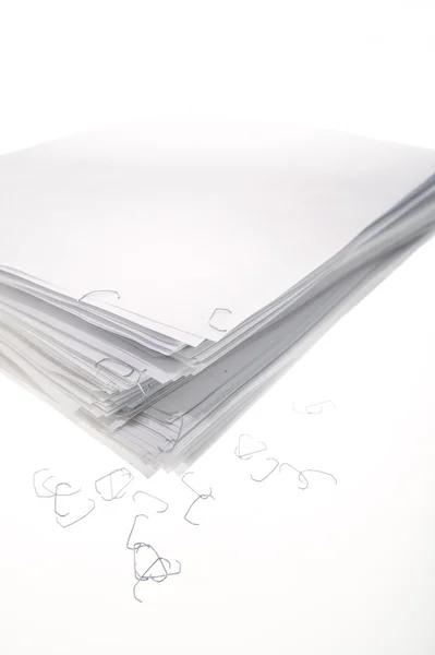 Paper stack & staples. — Stock Photo, Image