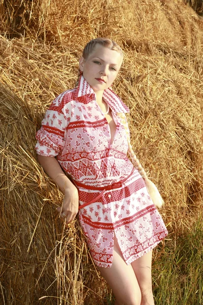 The girl near straw — Stock Photo, Image