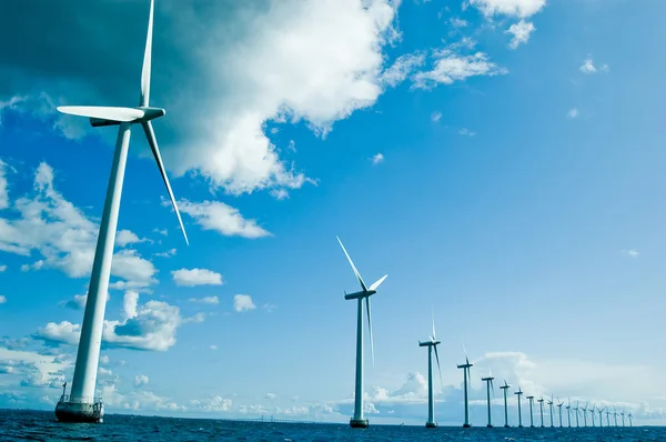 Windmills in a row horizontal, denamrk, baltic s — Stock Photo, Image