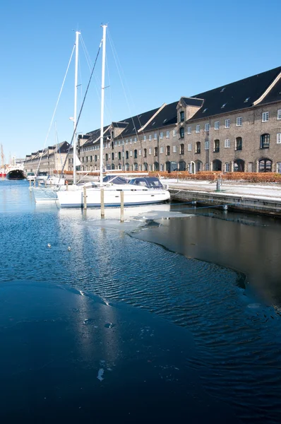 Yachts on a canal in Copenhagen — Stock Photo, Image