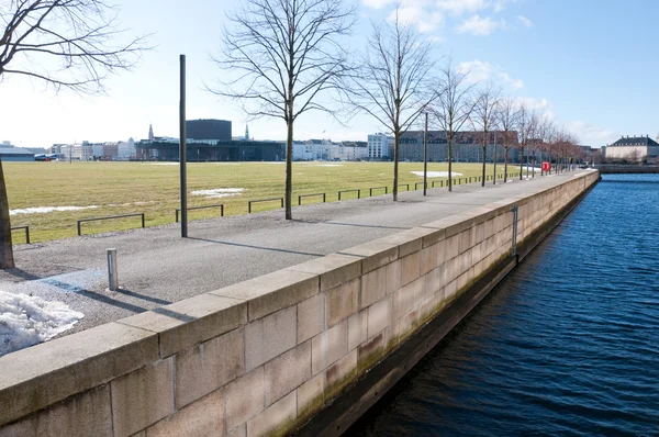 岸桥的哥本哈根的一条运河 图库图片
