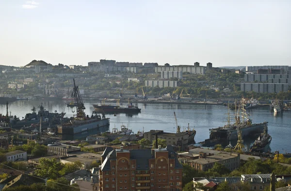 Mattina in un porto. Vladivostok . — Foto Stock