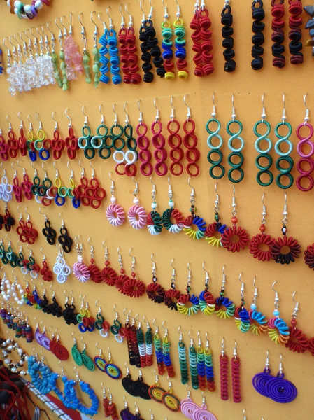 Weergave van handgemaakte Mexicaanse earing sieraden — Stockfoto