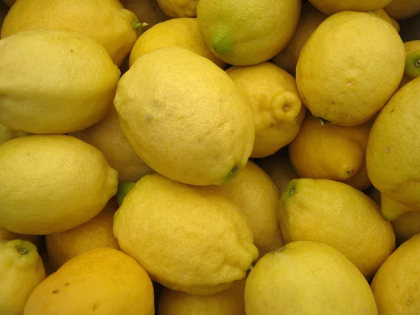 Pila de grandes limones orgánicos — Foto de Stock