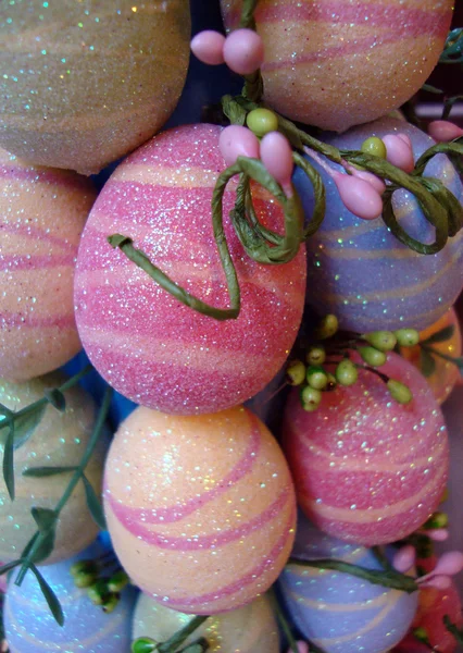 Ovos de páscoa coloridos com brilho — Fotografia de Stock