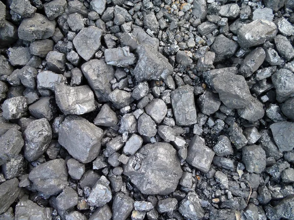 Carbón para alimentar un tren — Foto de Stock