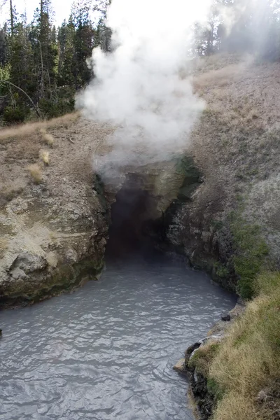 噴火の間欠泉 — ストック写真