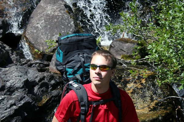 Backpacken in de montana wildnerness — Stockfoto