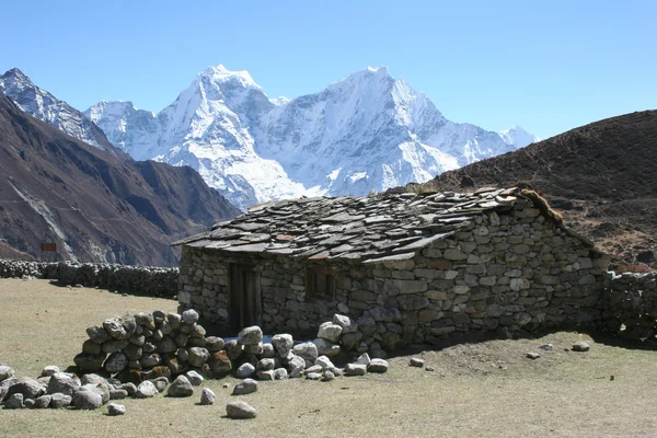 Landbouw lodge in de buurt van luza - Himalaya — Stockfoto