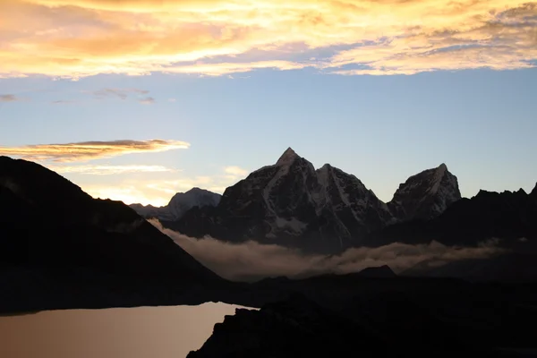 Taboche Peak - Nepal — Stock Photo, Image