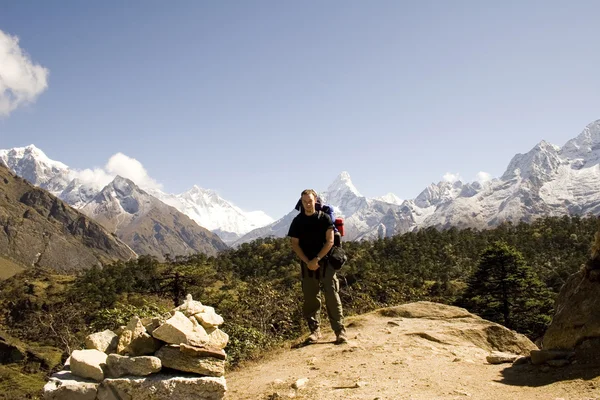 Trekker ama dablam - nepal — Foto de Stock