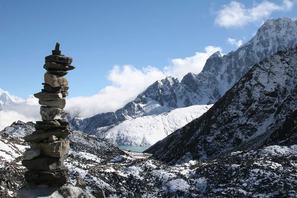Buddyjski chorten - Himalaje Zdjęcia Stockowe bez tantiem