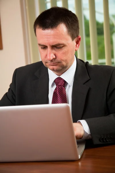 Businessman working on computer — Stock Photo, Image