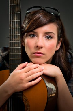 chica y su guitarra