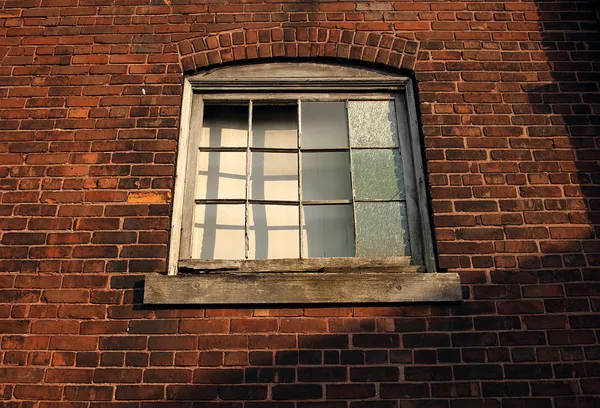 bir tuğla duvar eski fabrika pencere
