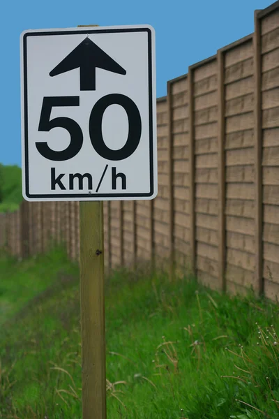 Tecken på 50 km/h Stockbild
