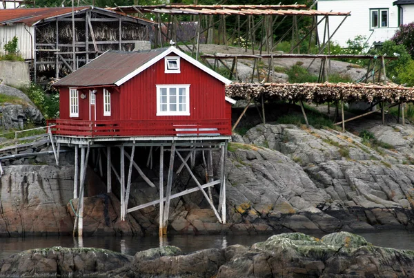 Rode huis in haven — Stockfoto