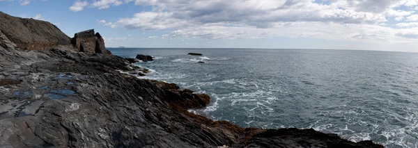 Kayalık sahil panorama — Stok fotoğraf