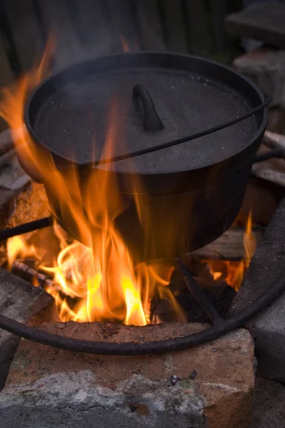 Cuisine au feu de camp — Photo