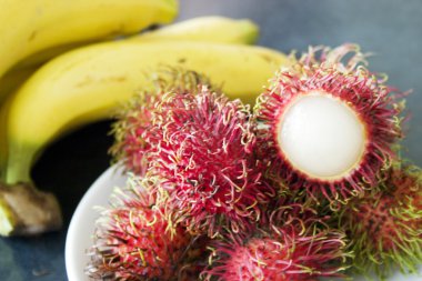Rambutan ve muz