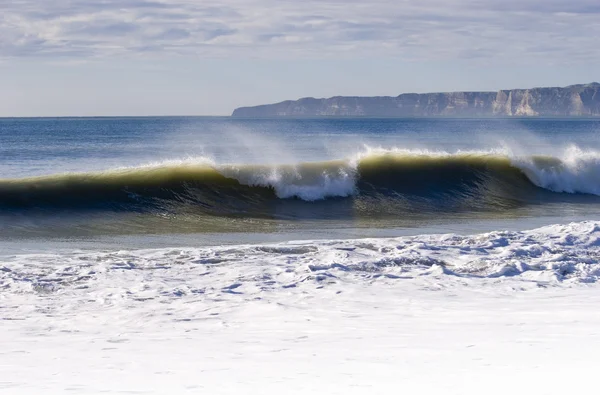 Κύματα και τοπίο — Φωτογραφία Αρχείου