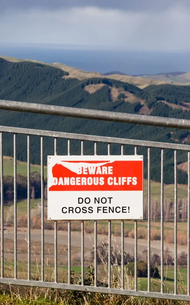 Beware Dangerous Cliffs — Stock Photo, Image
