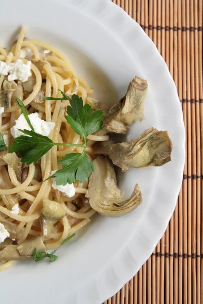 enginar ve peynirli spagetti