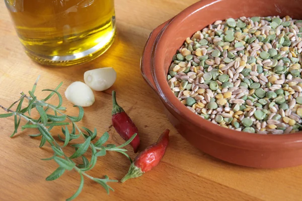 Bowl of mixed legumes — Stock Photo, Image