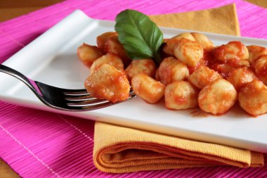 domates sosu gnocchi