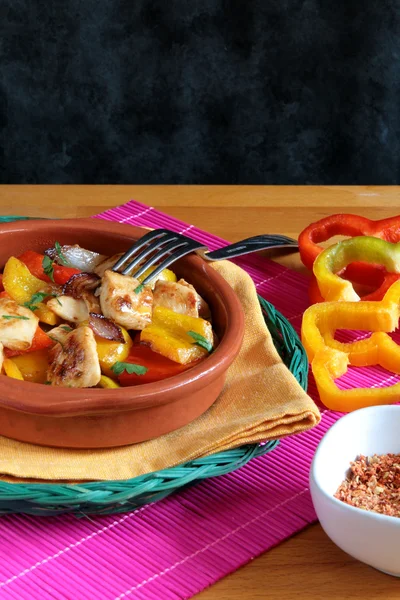 Chicken with red and yellow peppers — Stock Photo, Image