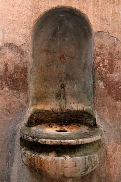 Ancient public fountain in Rome — Stock Photo, Image
