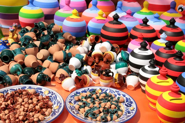 Stall of colored pottery — Stock Photo, Image