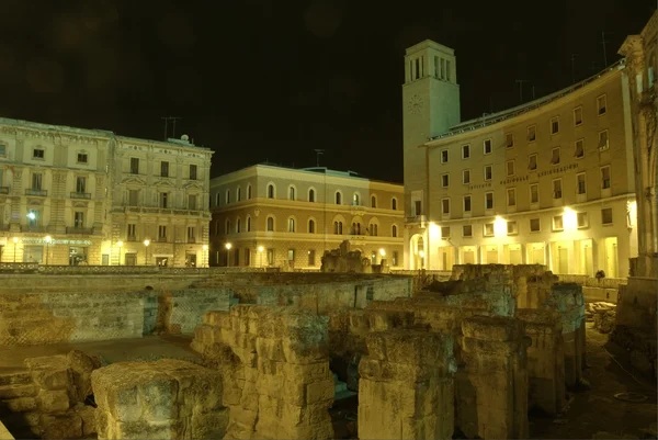 Lecce de noche, anfiteatro romano Fotos De Stock