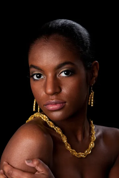 Afričanka tvář s zlaté šperky — Stock fotografie
