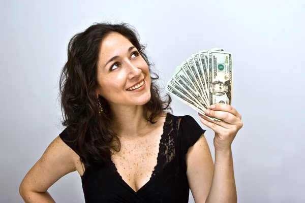 Женщина, размахивающая деньгами — стоковое фото