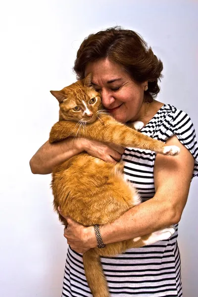Lady holding cat — Stock Photo, Image