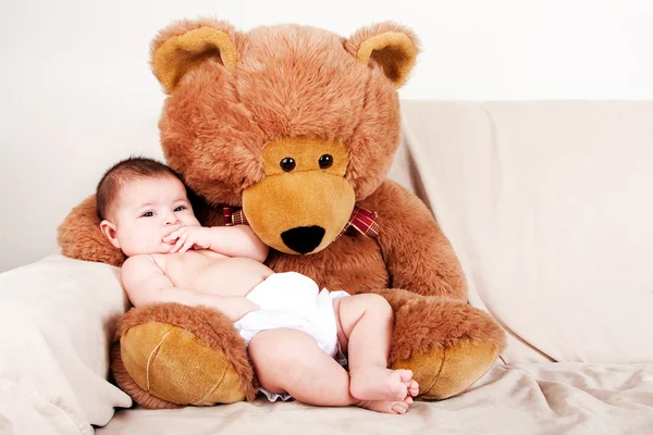 Baby with bear — Stock Photo, Image