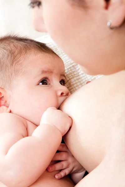 Bebé Lactancia materna —  Fotos de Stock